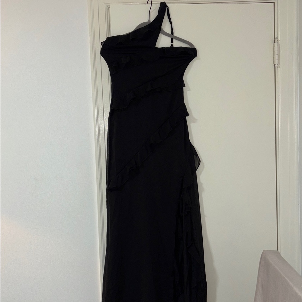 PrettyLittleThing Black Ruffled Dress - Picture 3 of 7